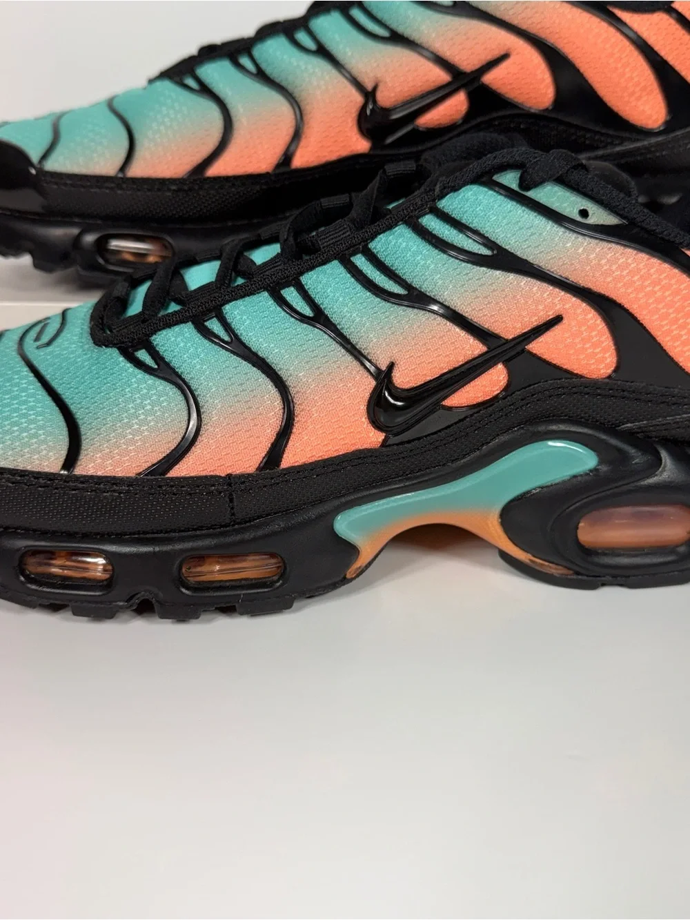 AIR MAX PLUS SOUTH BEACH AURORA GREEN ORANGE PULSE MENS SHOES SIZE 9.5 BLACK NEW